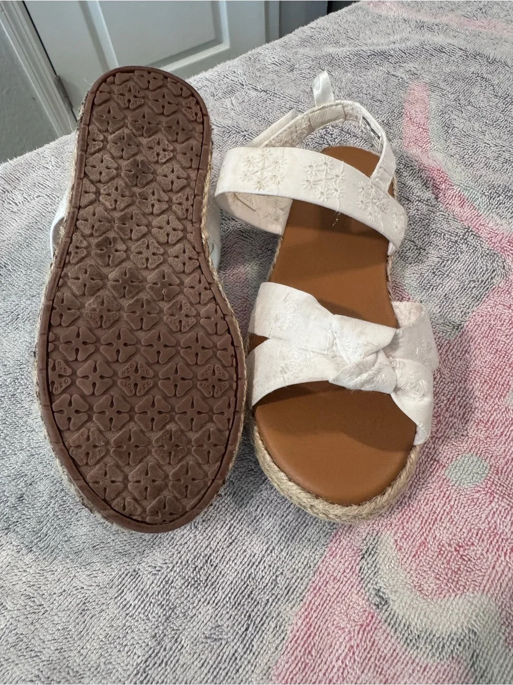OshKosh B'gosh White Girls' Knot Front Sandals